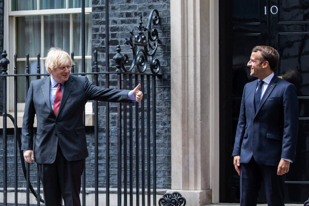 Boris Johnson și Emmanuel Macron au căzut de acord să colaboreze pentru depășirea crizei submarinelor