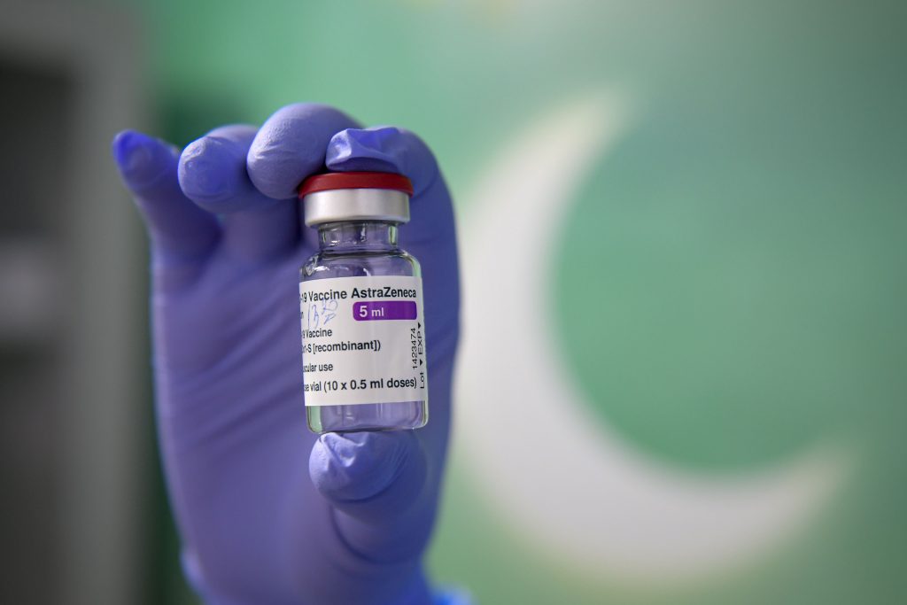 Cei vaccinați cu prima doză Astra Zeneca pot face a doua doză cu un alt vaccin fără recomandare medicală