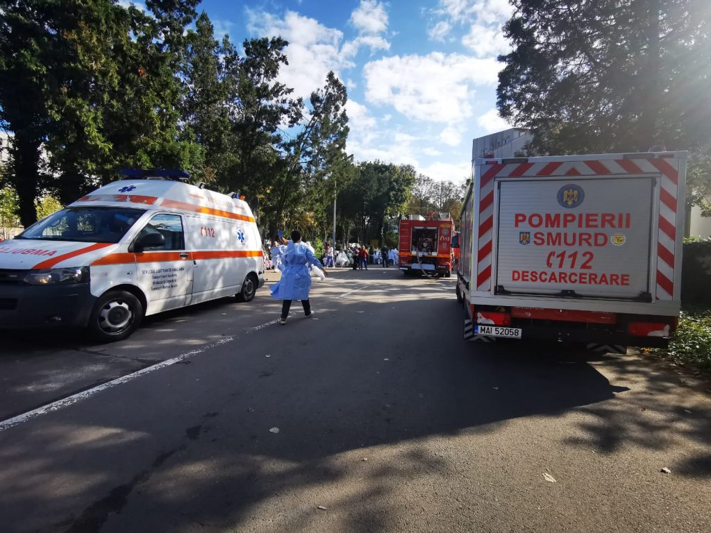VIDEO: Momentul în care un pacient este resuscitat în curtea spitalului din Constanța
