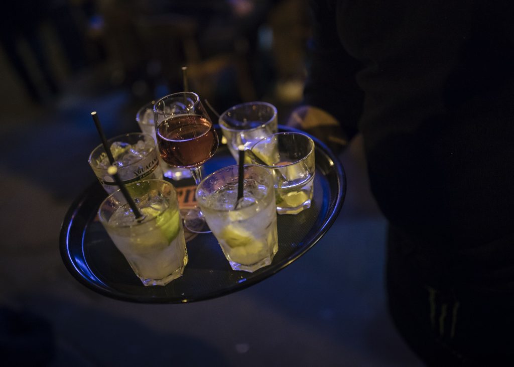 Țara în care ai dreptul la concediu medical dacă  ești mahmur