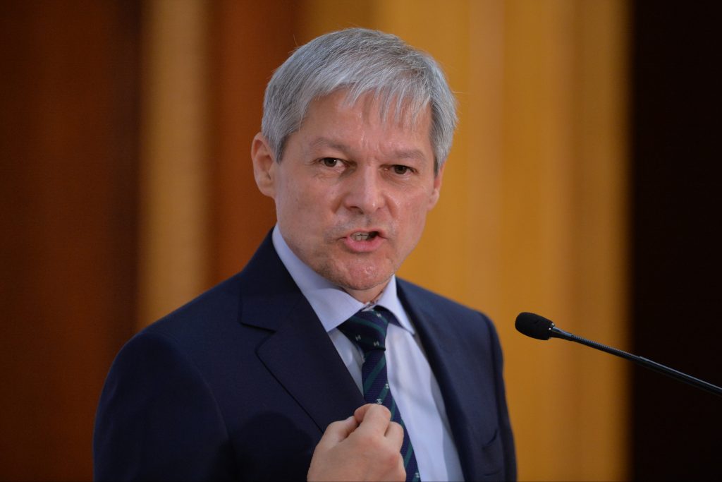Cioloș invită liderii PNL, UDMR și minoritățile naționale la discuții pentru formarea guvernului