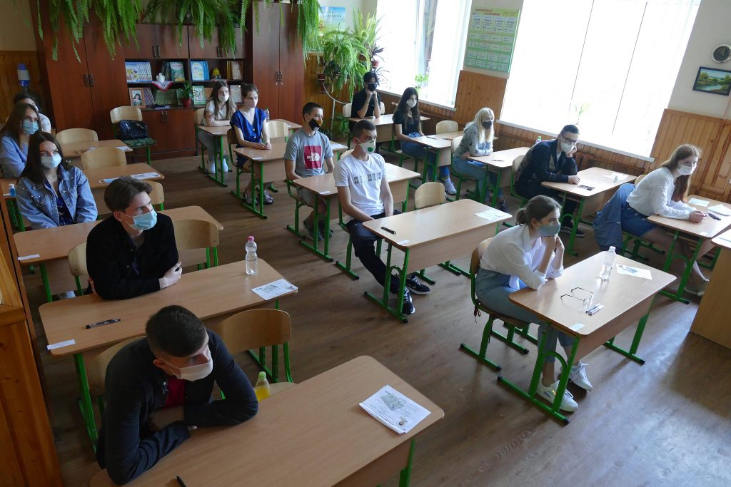 Asociațiile de părinți cer cursuri online în localitățile cu rată de infectare peste 6 la mie