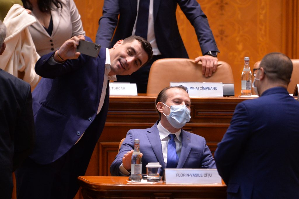 GUVERNUL CÎȚU A FOST DEMIS