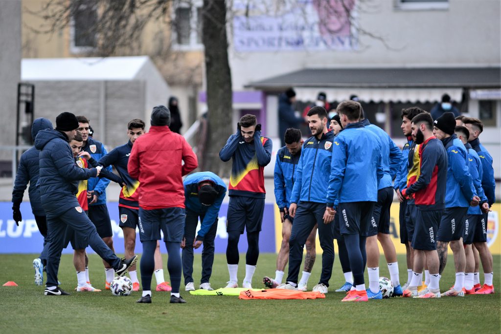 Federaţia Română de Fotbal obligă toţi jucătorii să prezinte Certificatul Verde