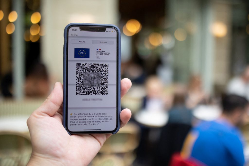 Certificatul verde, obligatoriu în magazine? Florin Cîțu spune unde NU va fi impus documentul