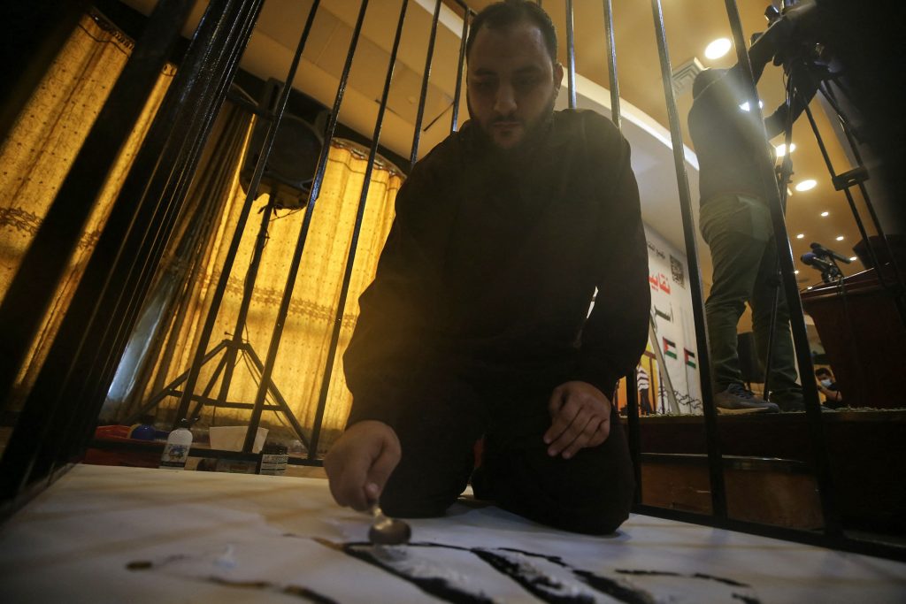 Mărturii șocante: Fost prizonier uigur dezvăluie că gardienii chinezi îi obligau în mod regulat pe deținuți să se violeze între ei. Copii de până la 14 ani erau bătuți și torturati