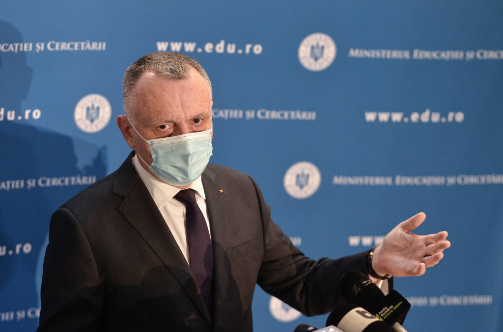 Când se recuperează cele două săptămâni de vacanță. Răspunsul ministrului Sorin Cîmpeanu