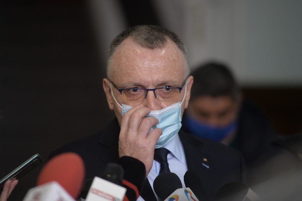 Vacanță de o lună pentru elevi pentru a evita școala online? Cîmpeanu: „Toate variantele sunt deschise”