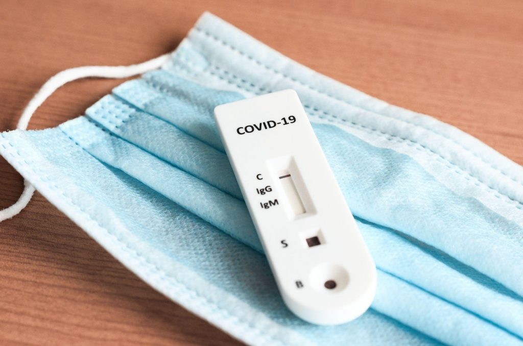 Protecția Consumatorilor: Peste 100 de teste rapide antigen COVID-19 au fost respinse