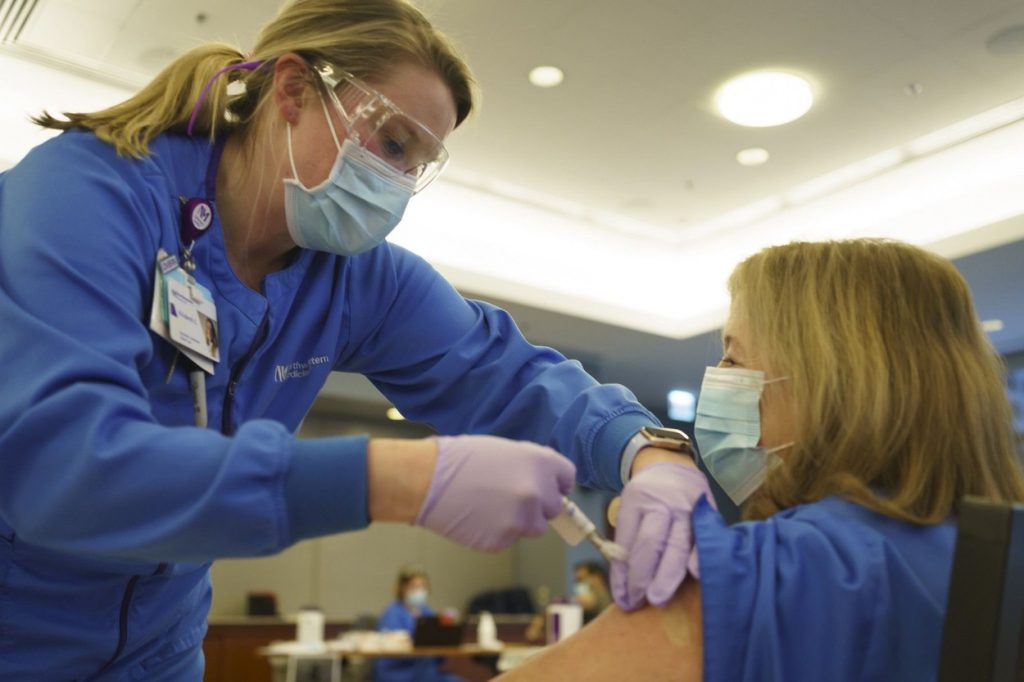Rata mortalității, de 11 ori mai mare la persoanele nevaccinate față de cele vaccinate