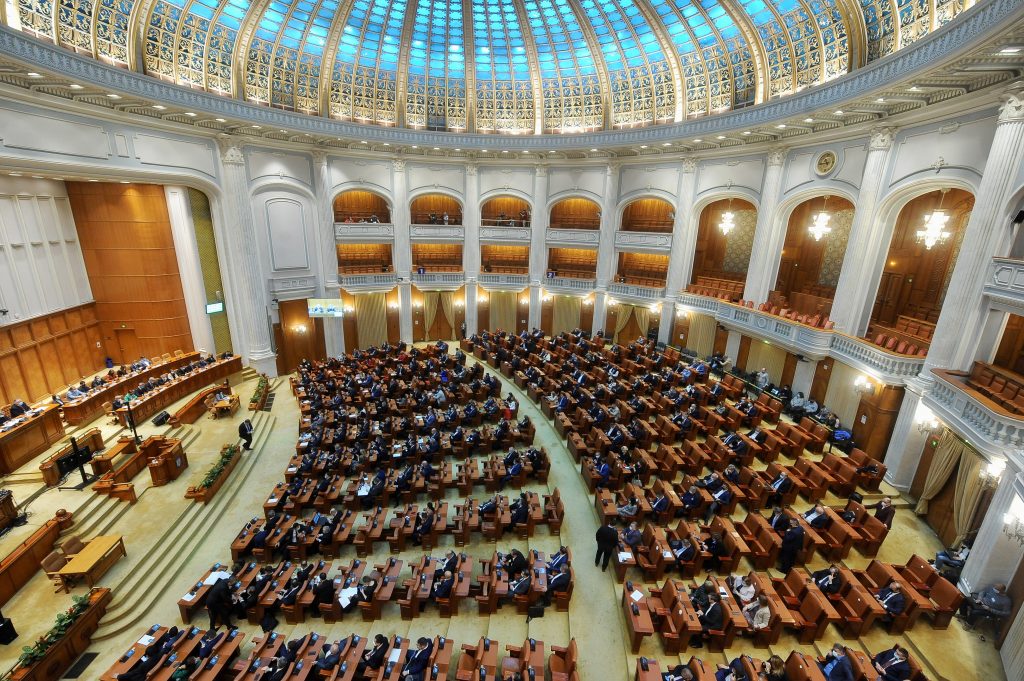 Certificatul verde, cea mai discutată lege la sfârşit de an. Când va trece în Parlament