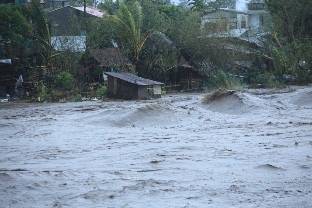 Un taifun a făcut ravagii în Filipine. Peste  300.000 de persoane au fost evacuate