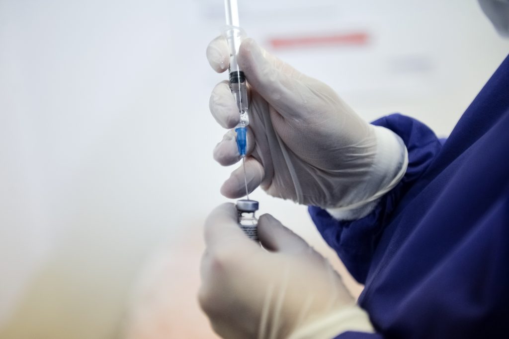 Amestecul și combinarea unor vaccinuri COVID oferă o imunitate ridicată. Iată ce scot la iveală noile studii științifice