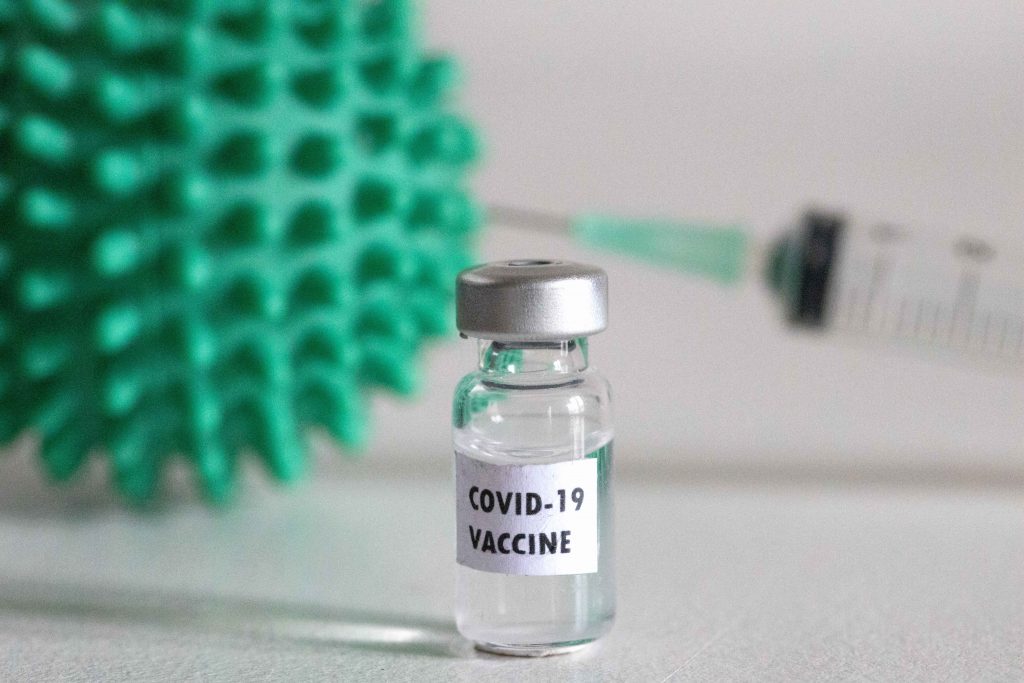 Israelul introduce doza a patra de vaccin pentru persoanele de peste 60 de ani