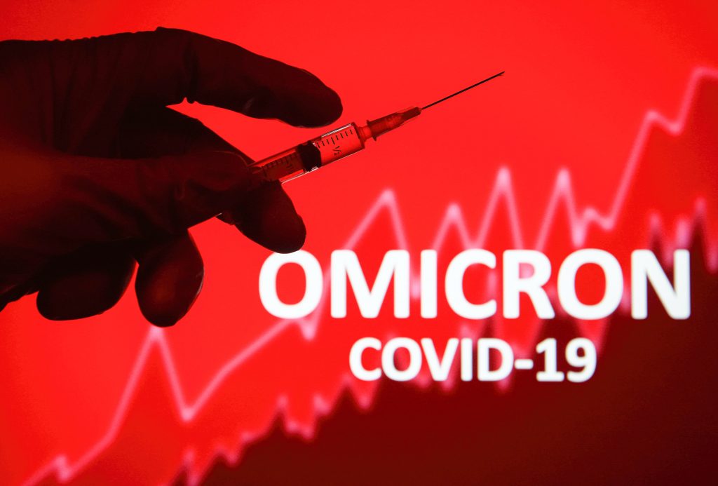 OMS: Sunt mai multe dovezi că Omicron provoacă simptome mai ușoare