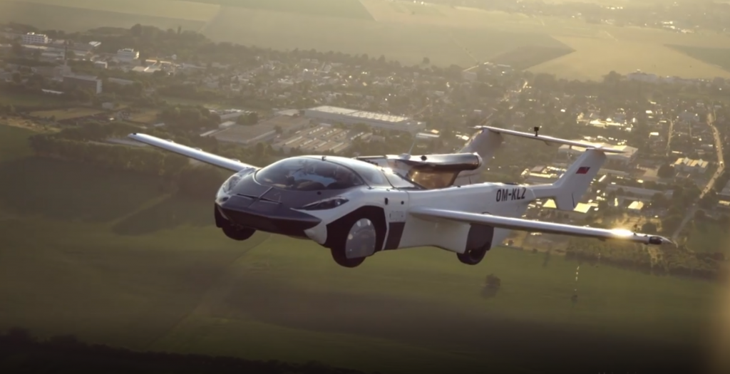 Mașina zburătoare AirCar a primit aprobarea, după 70 de ore de teste