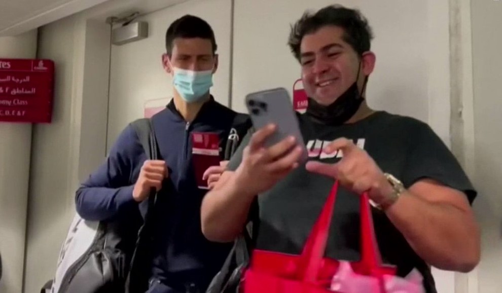În loc să joace în Australia, Novak Djokovic își face selfie-uri în Dubai