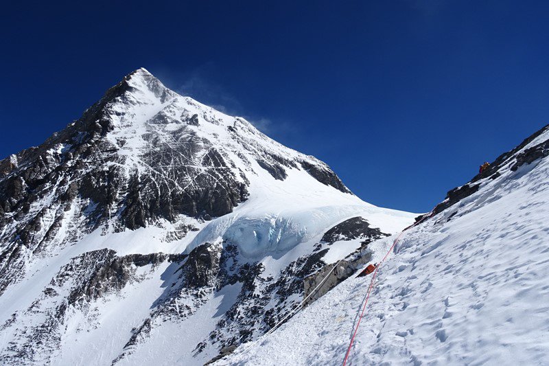 Gheața care s-a format în 2.000 de ani pe Muntele Everest s-a topit în aproximativ 25