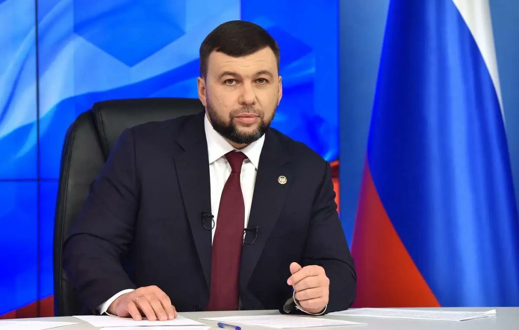 Un lider separatist susținut de ruși anunţă că au început evacuările în Donețk