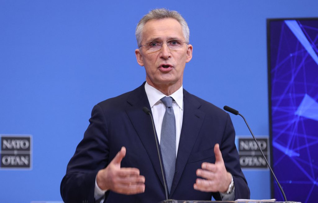 Jens Stoltenberg: Flancul de sud-est va fi consolidat, inclusiv prin poziţionarea de trupe în România