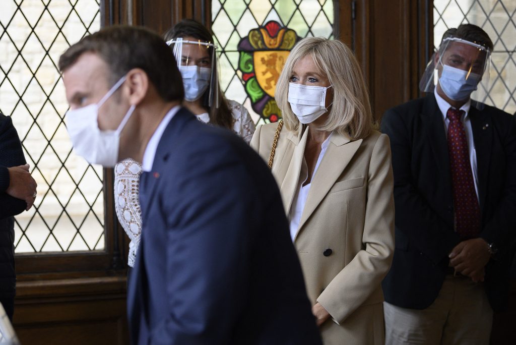 Brigitte Macron le dă în judecată pe cele două femei care susțin că s-a născut bărbat