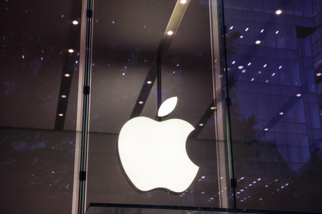 Apple a crescut salariile angajaților din SUA pentru a combate lipsa forței de muncă