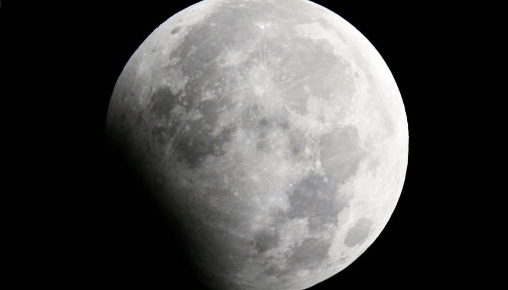 O rachetă abandonată în spațiu s-a prăbușit pe Lună