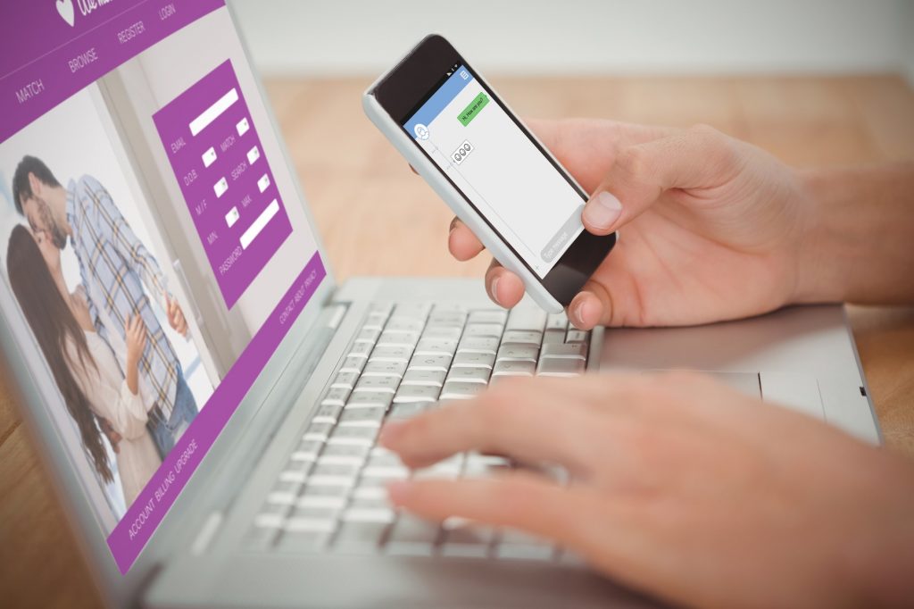 Tinder a fost detronat. Noua aplicație de dating e similară cu platformele de socializare