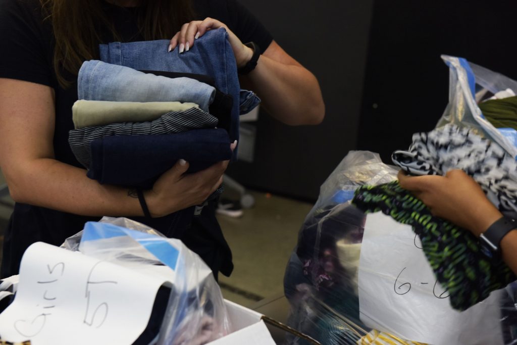 Donațiile de la Cluj pentru refugiații ucraineni au alcătuit un magazin de tip „free shop”