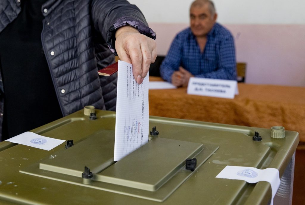 Adolescenții de 16 și de 17 ani ar putea avea drept de vot peste doi ani