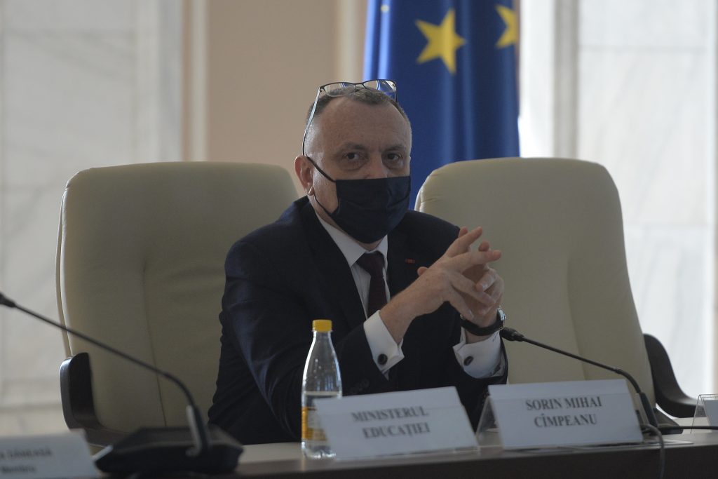 Sorin Cîmpeanu vrea să limiteze meditațiile elevilor începând de anul viitor