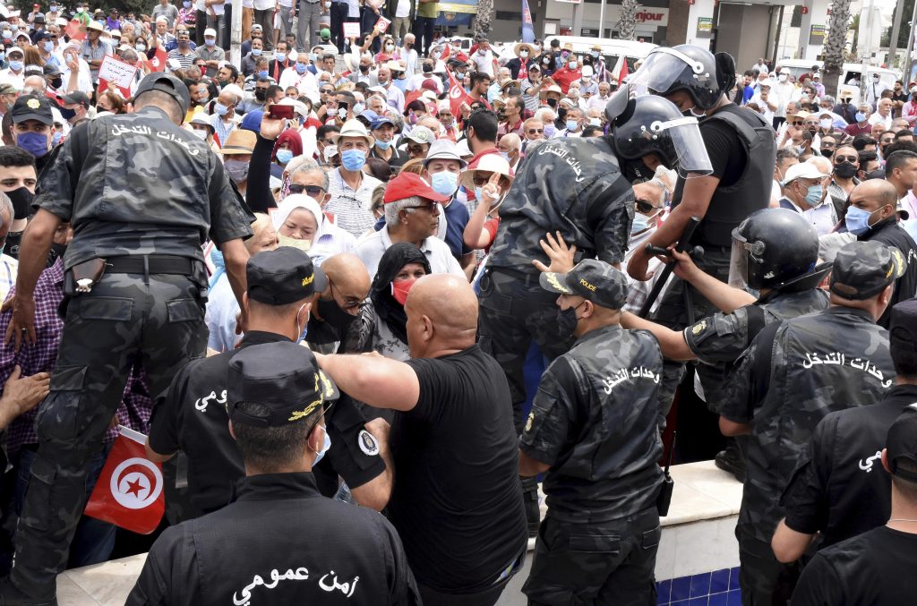 Manifestări în Tunisia împotriva președintelui. Protestatarii cer democrație