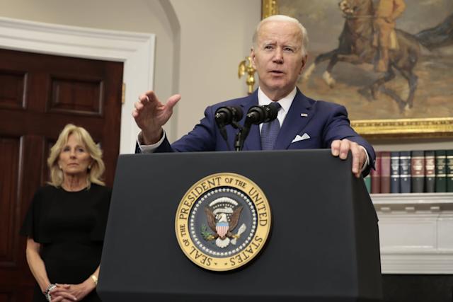 Biden atacă lobby-ul pentru armele de foc după împușcăturile de la școala din Texas: „Trebuie să acționăm”