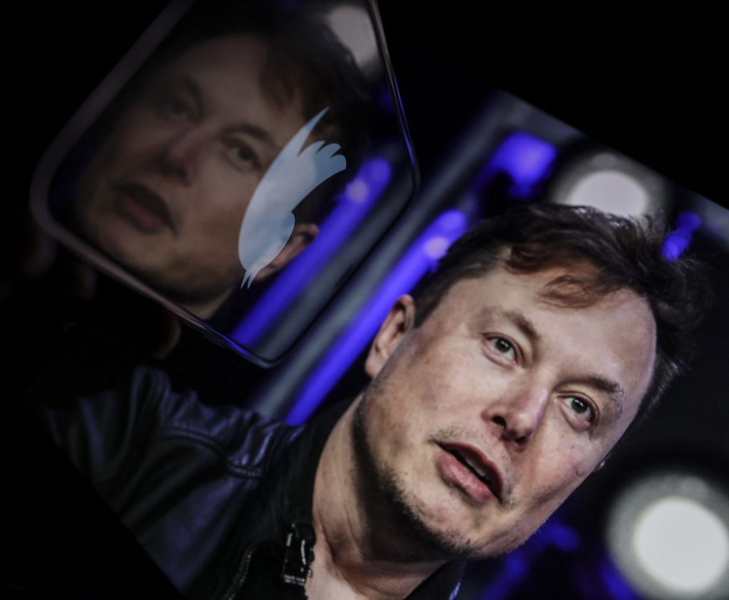 Musk va cumpăra platforma de socializare Twitter, după ce a anunțat că achiziția este suspendată