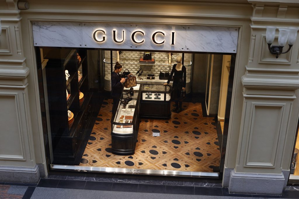 Gucci va accepta efectuarea de plăți în criptomonede în unele magazine din SUA