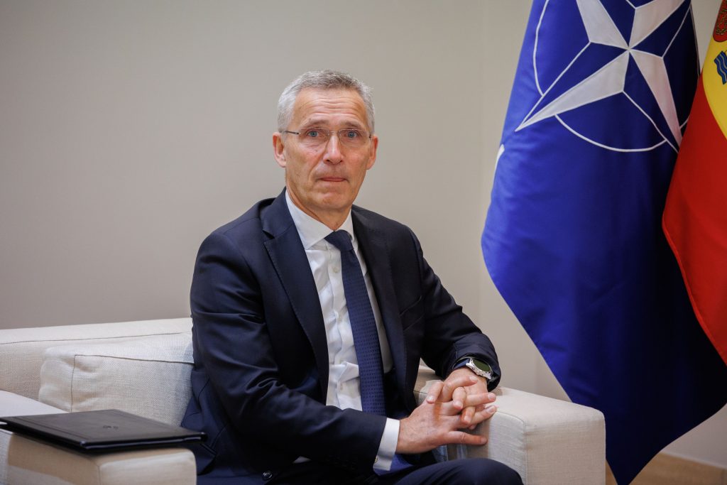 Secretarul general NATO nu mai vine în România din cauza unor probleme de sănătate. Stoltenberg va participa prin videoconferință la Summitul B9