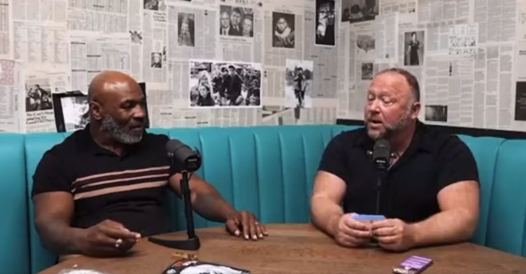 Mike Tyson, despre războiul din Ucraina, în timp ce fumează iarbă: „Dacă un șoim omoară o altă pasăre, de ce să omori șoimul?”