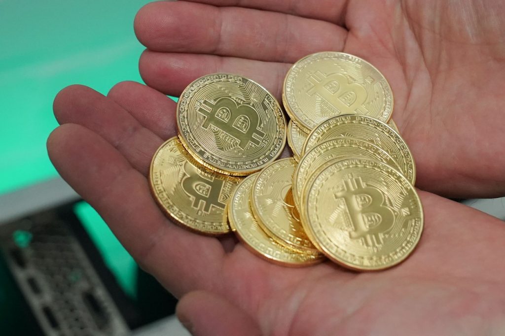 Piața criptomonedelor bate palma cu imobiliarele