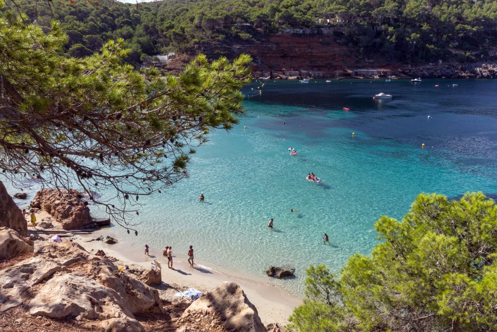 Studiu: Unul din doi angajaţi români pleacă în concediu anul acesta. Cei mai mulţi au buget limitat