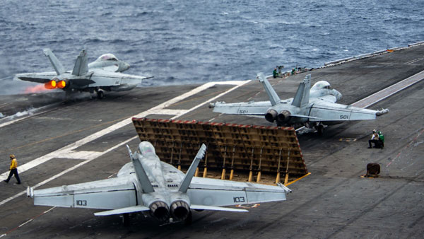 China atacă un distrugător al marinei americane care navighează în apropierea insulelor Paracel din Marea Chinei de Sud