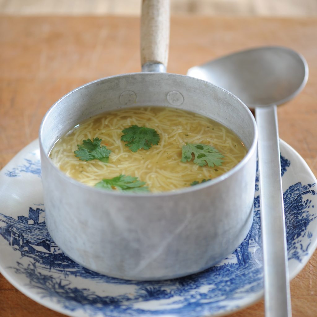 Mit sau realitate? Supa de pui chiar ajută cu adevărat împotriva răcelilor?