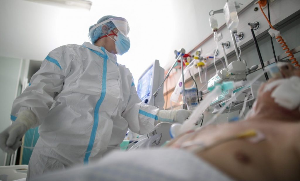 BILANȚUL ZILEI. 2.165 de cazuri noi în ultima zi și un deces COVID