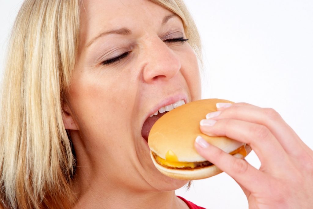 Ești mereu înfometat? 8 motive explică această dorință frecventă de a mânca