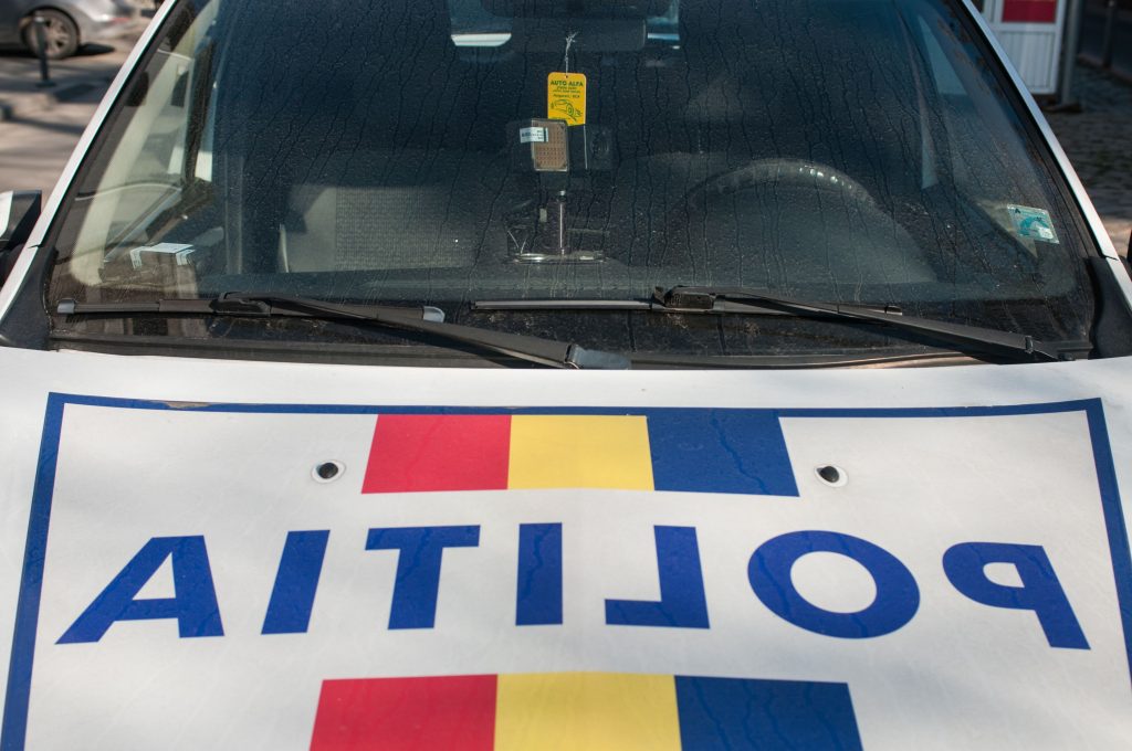 Doi bărbaţi care furau bani din maşini din Capitală au fost arestaţi