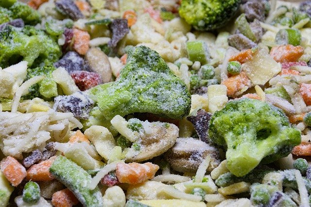 Ce alimente se transformă în otravă după ce le congelezi
