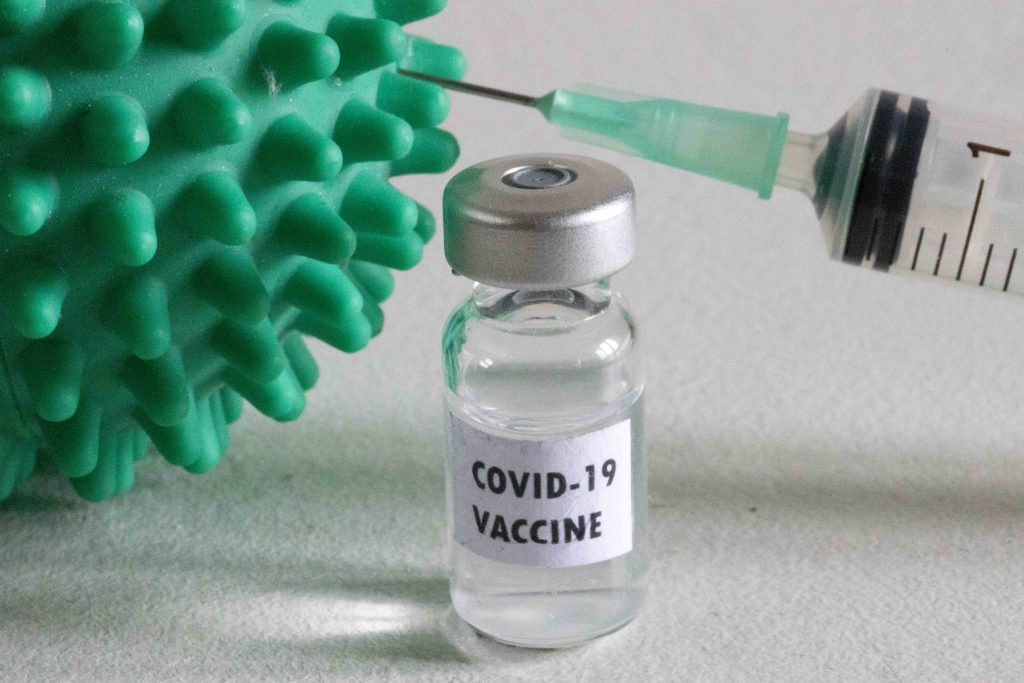Primul vaccin anti-COVID administrat prin inhalare. Care esta ţara care a aprobat acest tip de imunizare