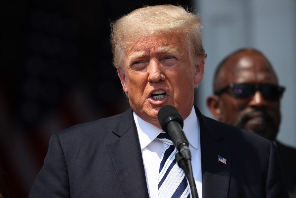 Donald Trump l-a numit pe președintele Joe Biden „un dușman al statului”