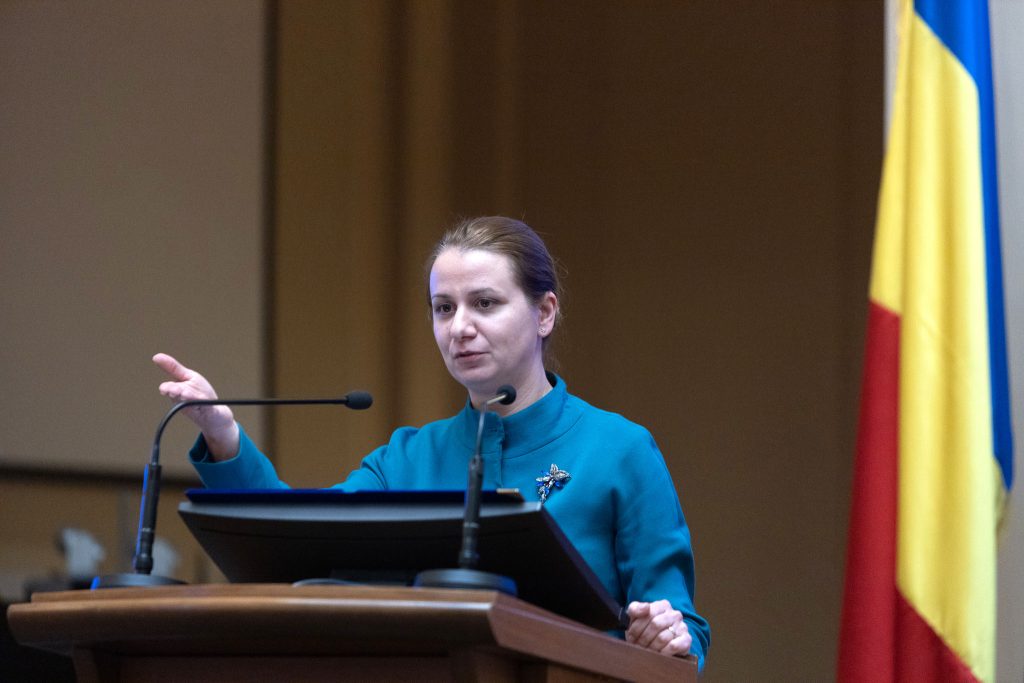 Ministerul Educaţiei: Bursele școlare pentru elevi întârzie, deși banii au fost transferați