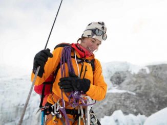 Schioarea americană Hilaree Nelson, care a căzut de pe al optulea cel mai înalt munte, este îngropată tradițional de șerpași în Nepal