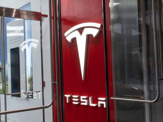Tesla se confruntă cu o investigație penală în SUA în legătură cu afirmațiile privind pilotarea autonomă
